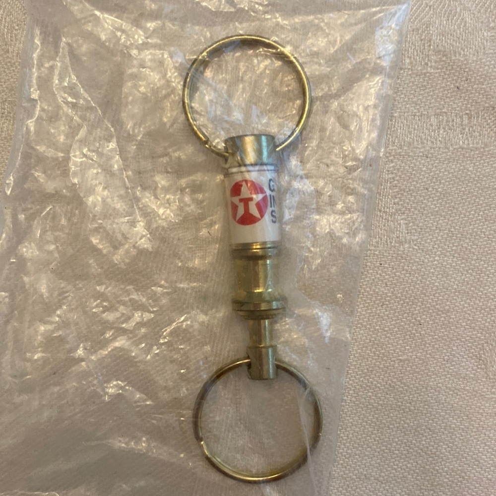Texaco key ring says Global Information Services New in package